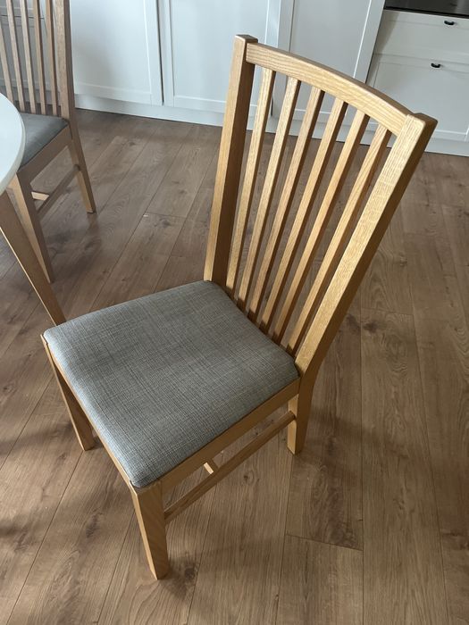 Masa cu 4 scaune utilizate