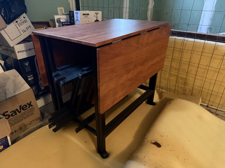 Сгъваема маса с 4 сгъваеми стола