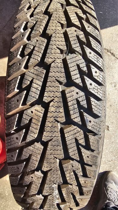 Продам резину 265/65/17