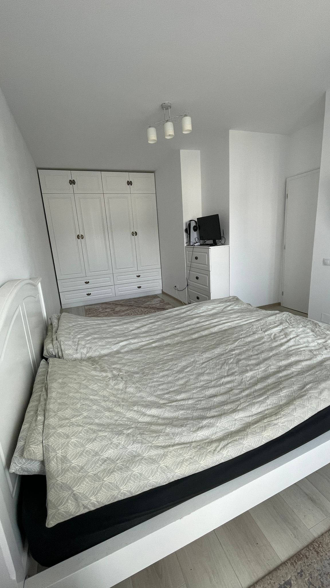 Închiriez apartament