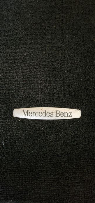 Коврик полик оригинал сотилади срочни  мерседес бенс холати енгидек