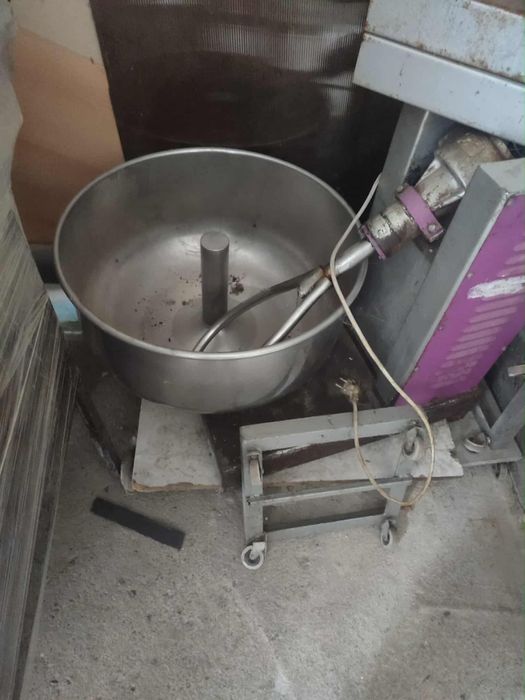 Машина за опаковане с фолио , котлон  с две горелки , тестобъркалка