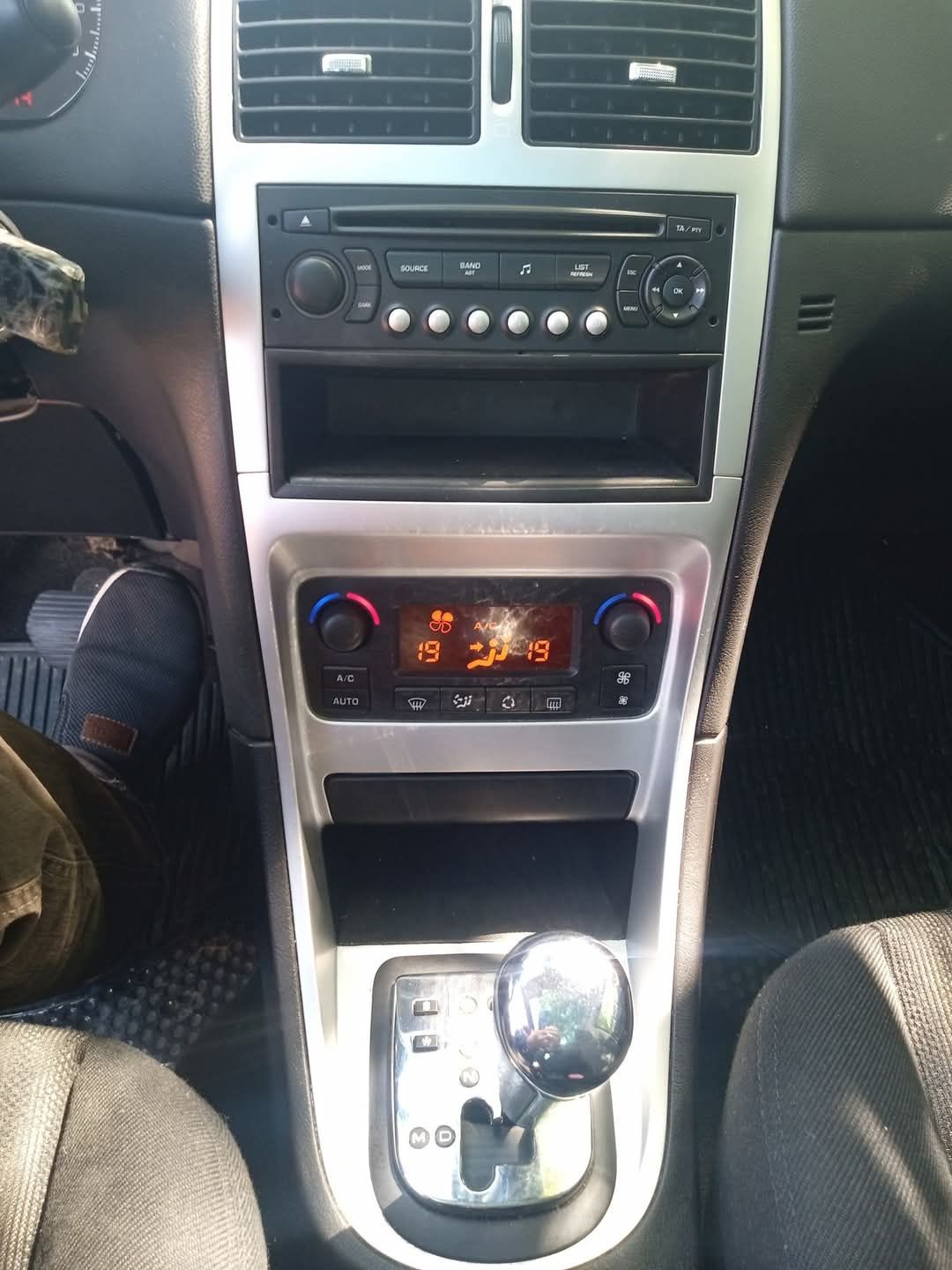 Vând Peugeot 307sw an 2007 2.0benzina automata, pilot automat, comenzi