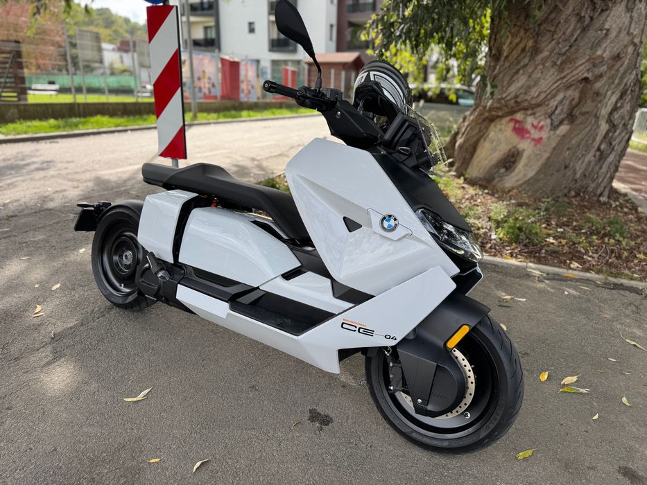BMW CE04 electric 2024 (nivel maxim de echipare) scuter/motocicleta