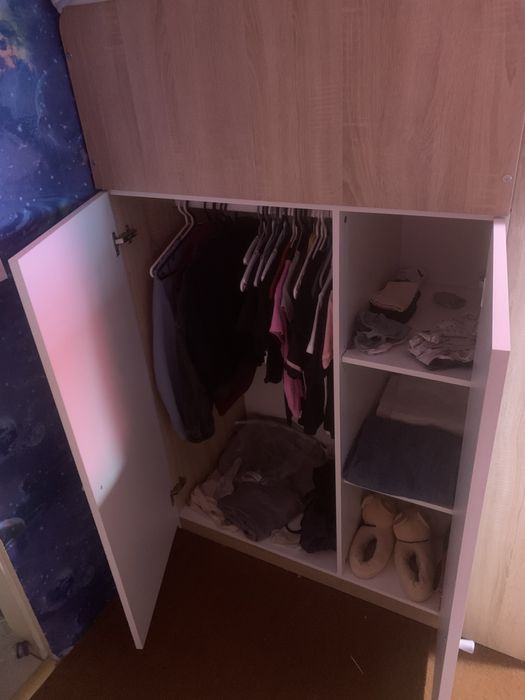 Детско двуетажно легло с бюро и гардероб с двулицев матрак