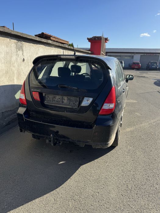 Продават се на части