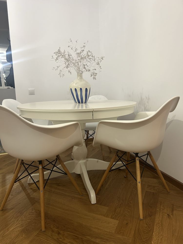 Masa de lemn extensibila Ikea + 4 scaune