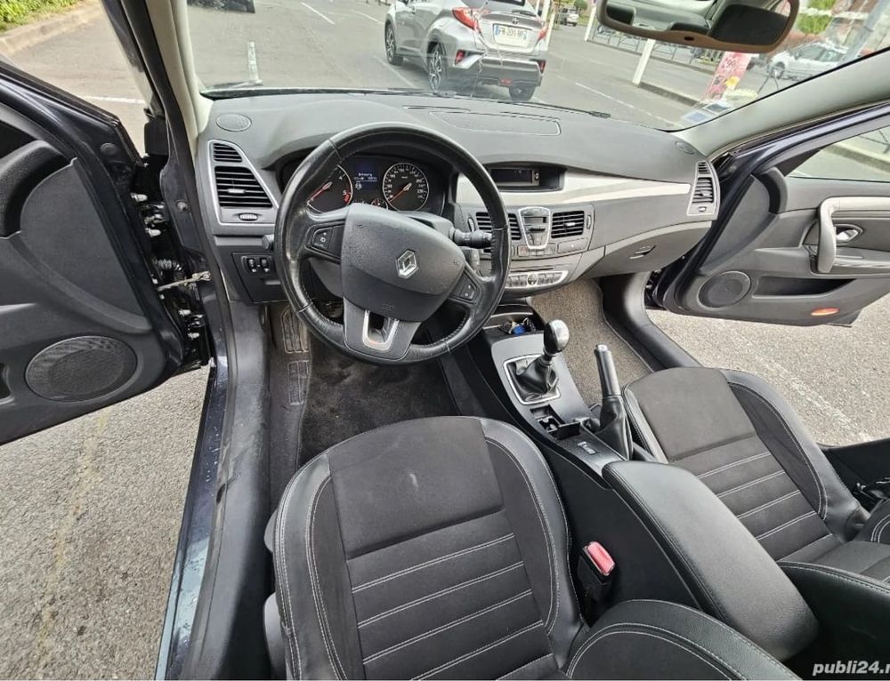 Renault laguna.