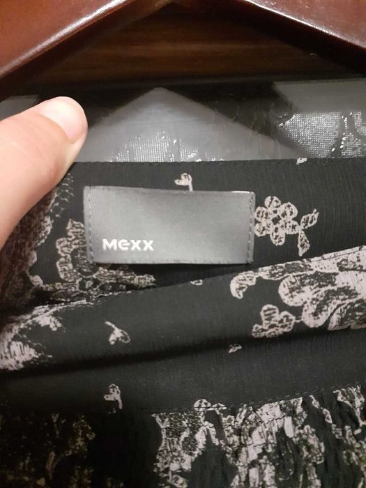 Fustă Mexx fond negru cu imprimeu floral mărimea M-L