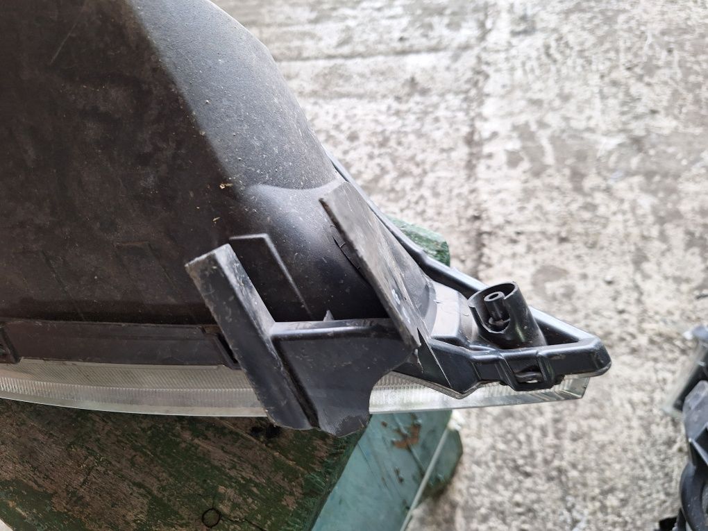 Ляв фар за Mazda 2 2005г.