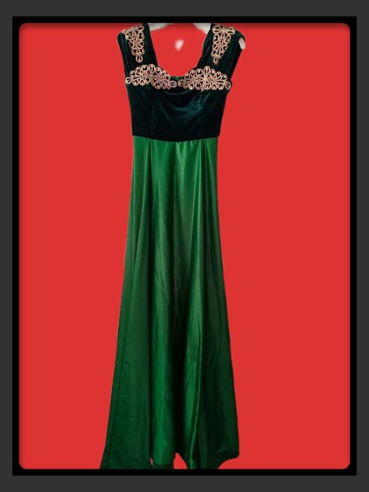 Женские платья 8 штук