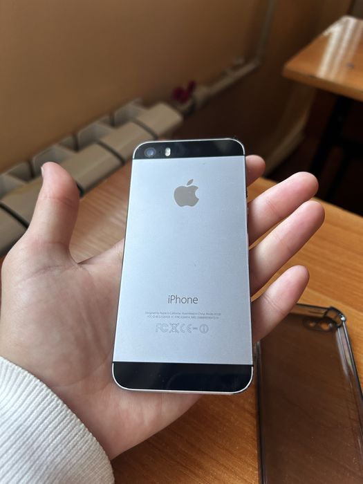 продаю айфон 5S легенда он просто легенда все четко 32гб