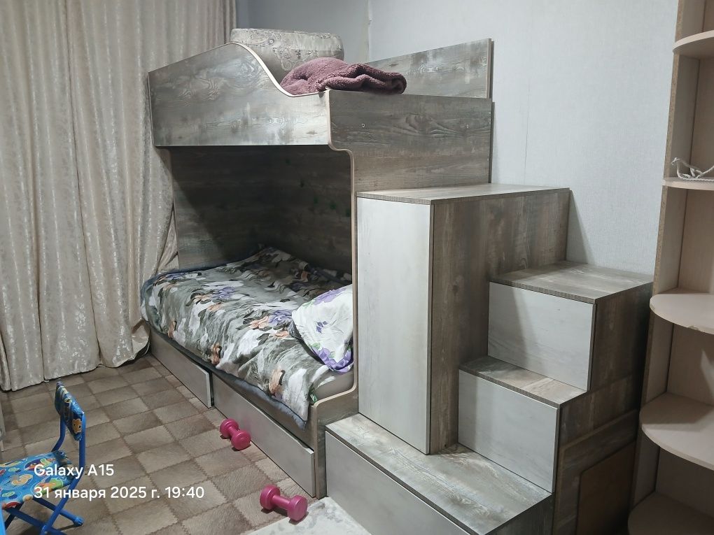 Продам детскую двухярусную кровать