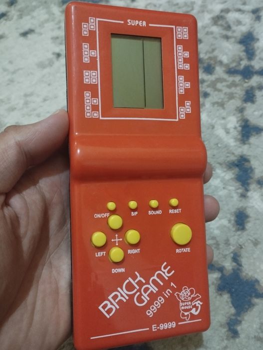 Tetris o'yinchog'i sotiladi