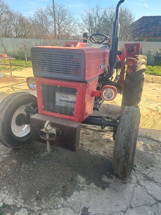 Vând 2 tractoare 445