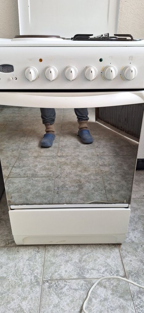 Готварска печка на газ и ток  Indesit