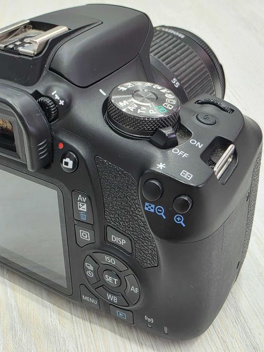 Камера Canon EOS 2000D