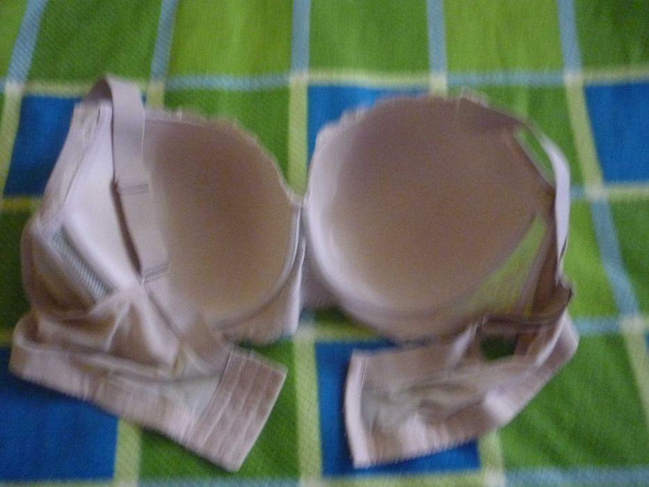 2 бр. сутиени - черен и телесен цвят - размер 110 С