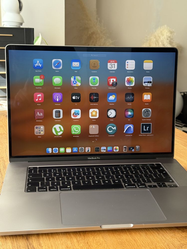 Лаптоп Apple MacBook Pro i9, 16”