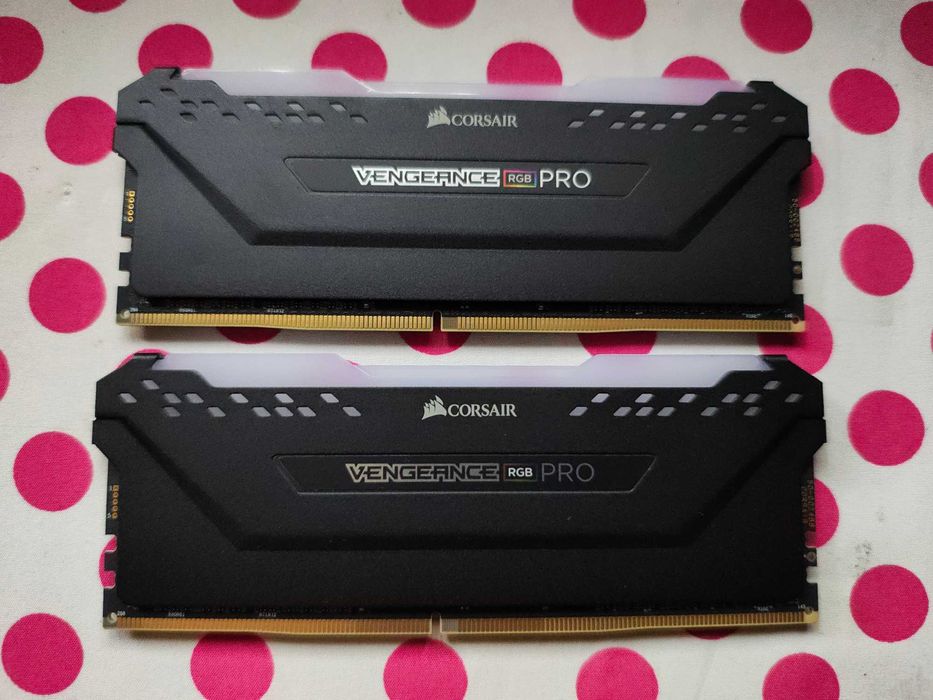 Memorie Ram Corsair VENGEANCE RGB Pro 32GB (2 x 16) DDR4 3000MHz