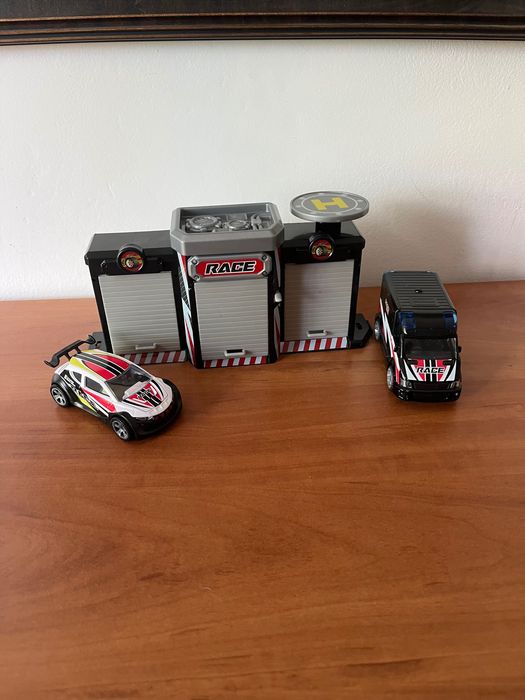 Гараж с две колички и 3d пъзел мини купър