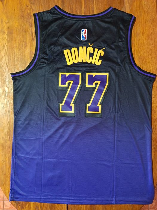 Maiou de baschet cu Luka Doncic XL (disponibil)