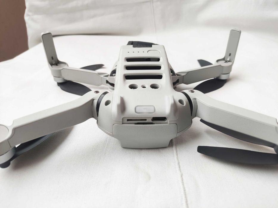 Drona DJI Mini 4K, an fabricatie 2025