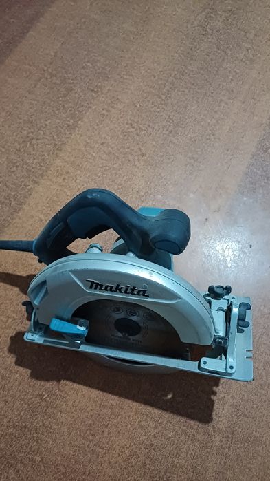 Макита пчелка бу