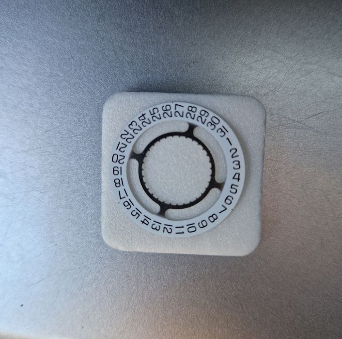 Диск календаря на часы