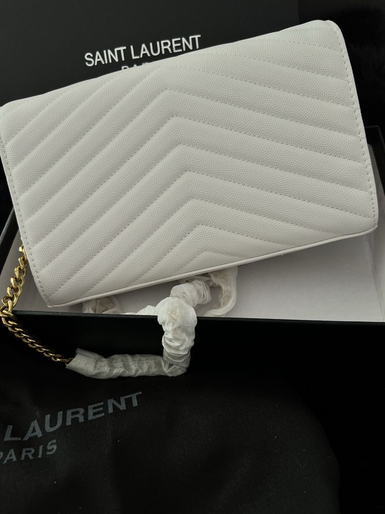 Чанти и портмоне на марката ysl