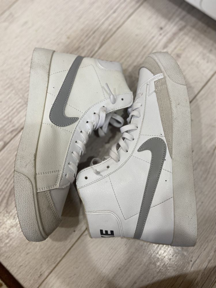 Продаю  Nike blazer mid 77