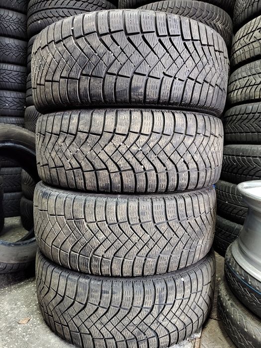 Продавам 4 зимни гуми 205/50/17 Pirelli