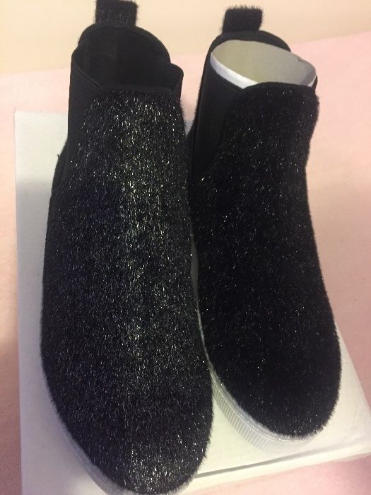 Продавам дамски боти с косъм