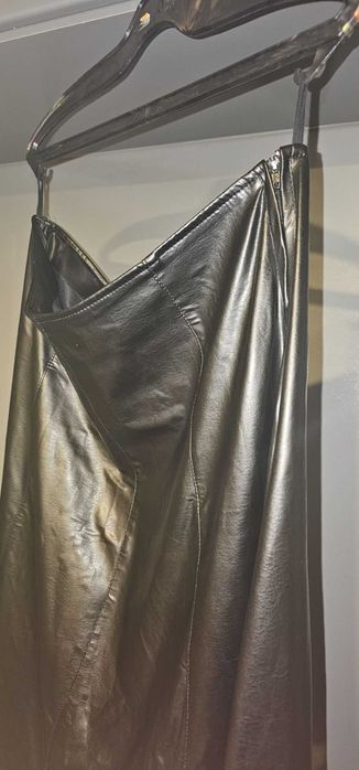 Чисто нова черна дълга лъскава кожена пола, размер "L"
