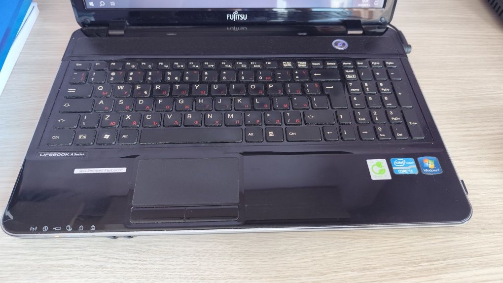 Лаптоп Fujitsu Lifebook AH531