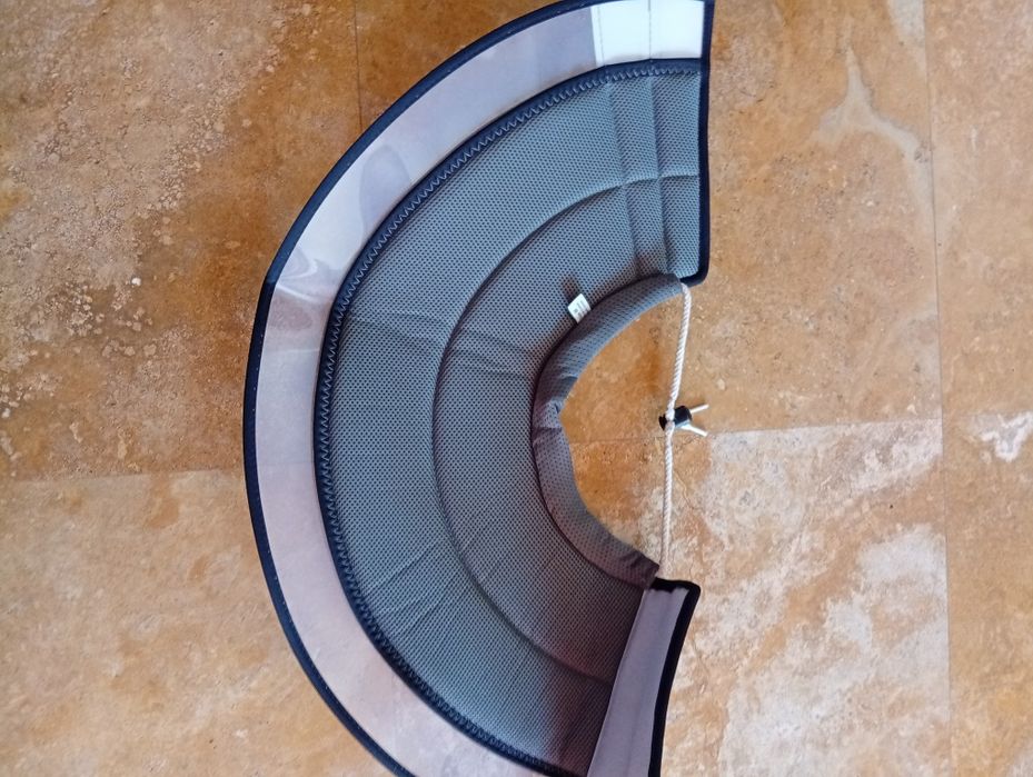 Vând guler protector pentru câini NOU