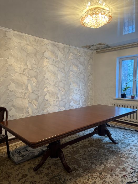 Стол со стульями
