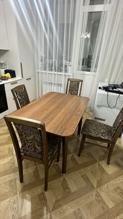 Стол кухонный с стульями