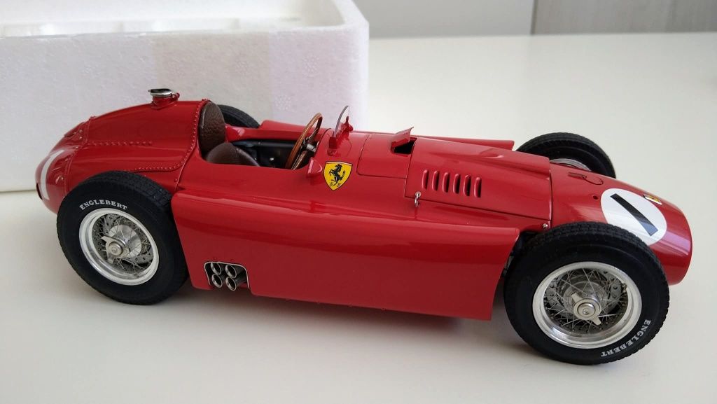 Machetă Ferrari D50 Fangio #1 CMC 1/18