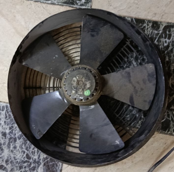 Вытяжной вентилятор.