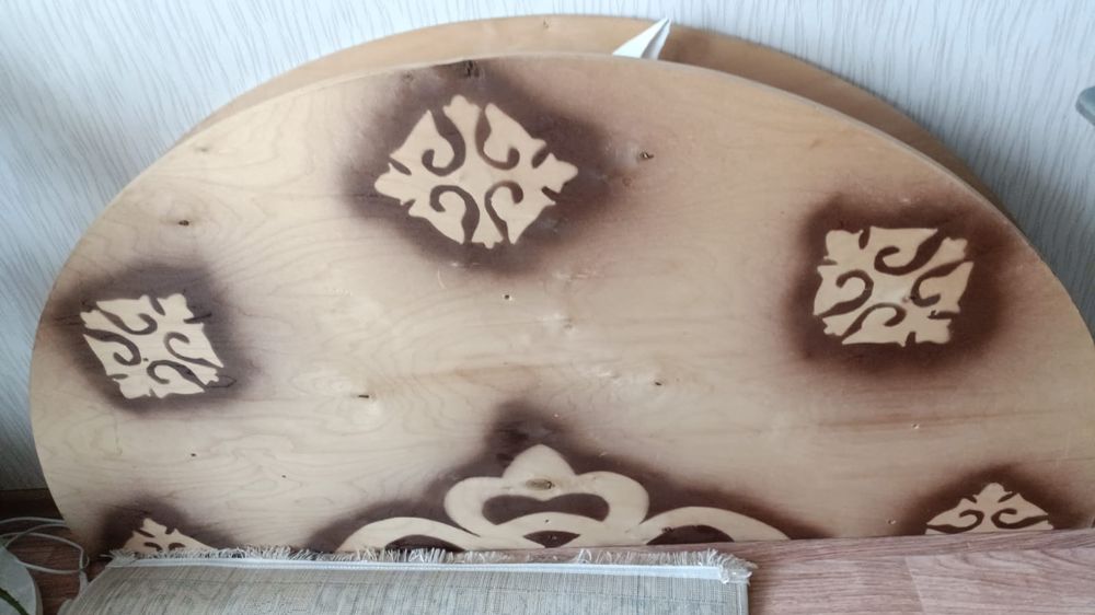 Продается жер стол с 4 стульчиками