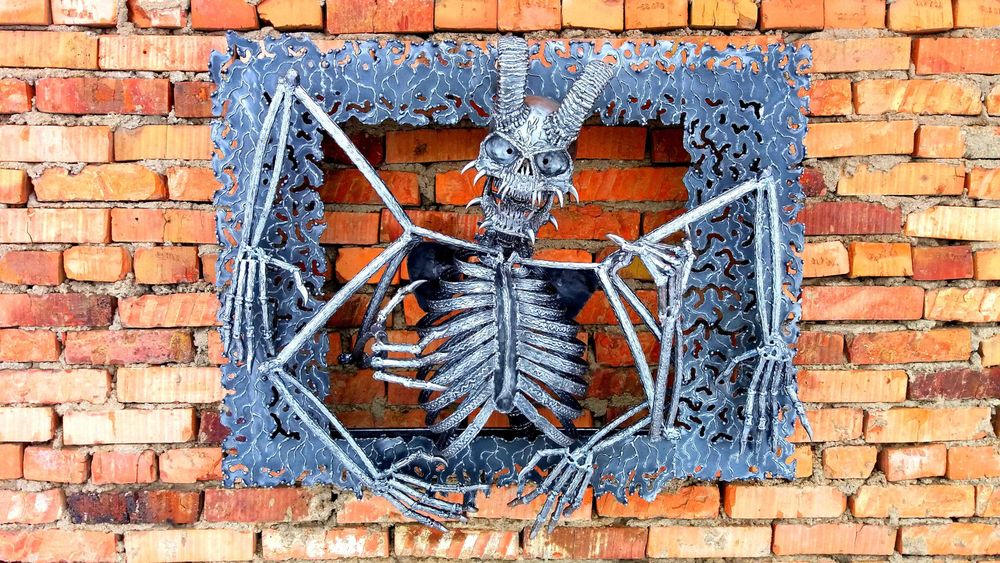 Декоративный светильник с скелетом. #кваныйчереп