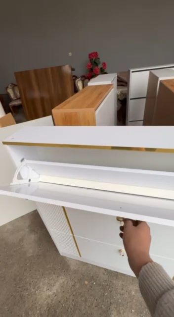 Oyoq kiyim javoni chiroyli sifatli