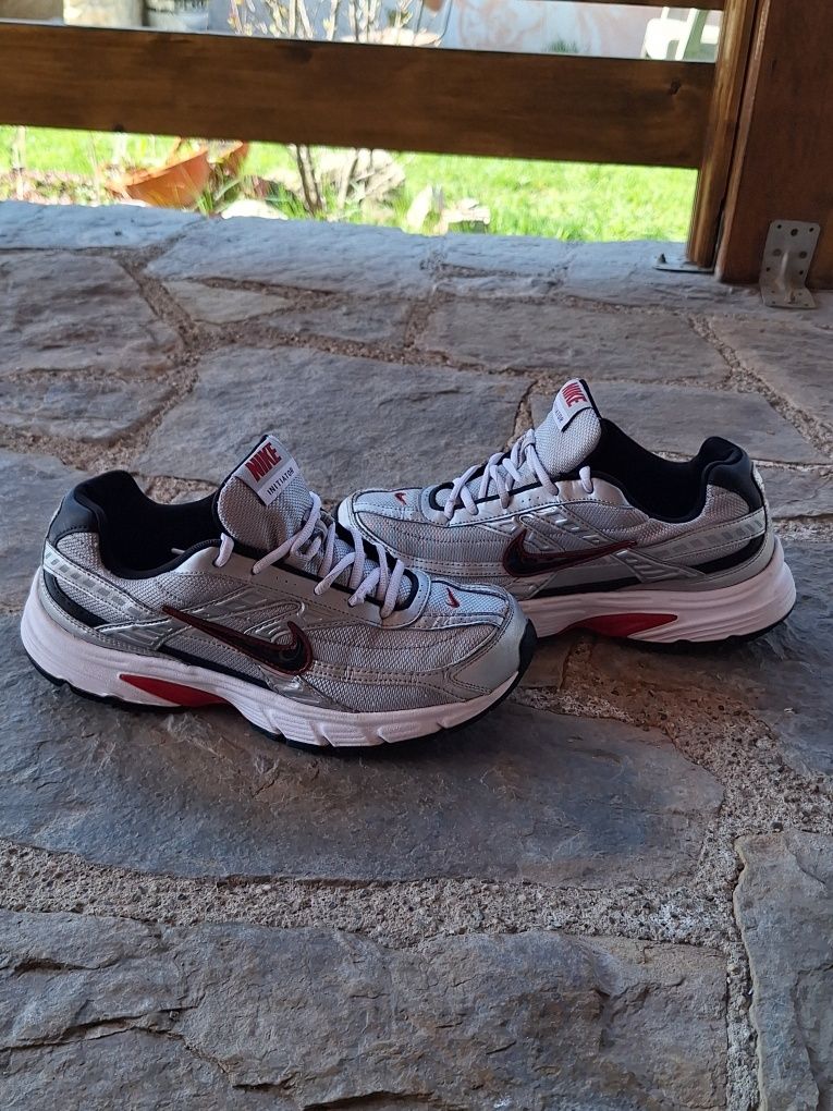Nike Initiator Metallic Red Silver