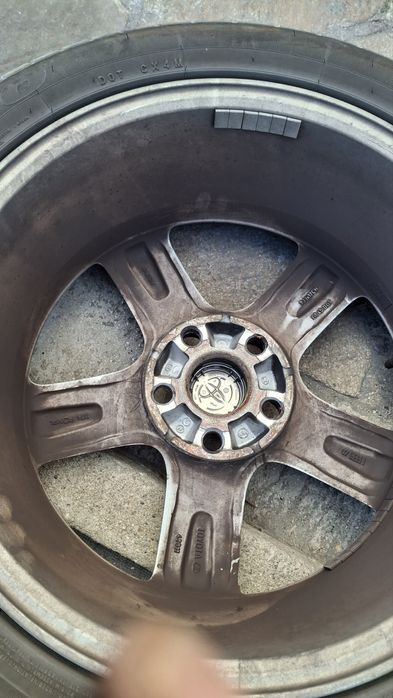 Алуминиеви джанти с гума за Toyota