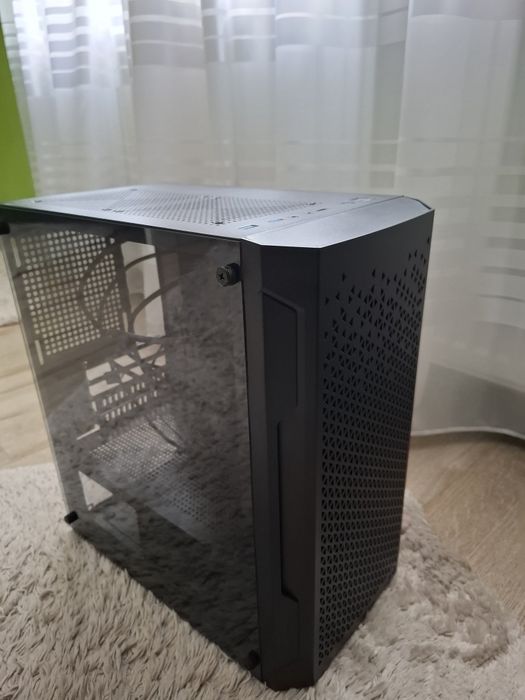 Carcasa pc mini.