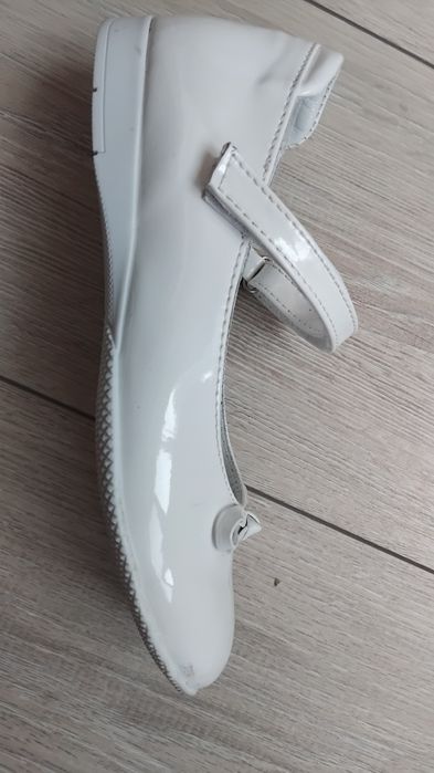 Детски лачени обувки