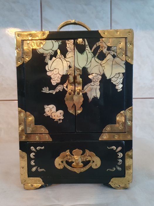 Dulapior pentru Bijuterii