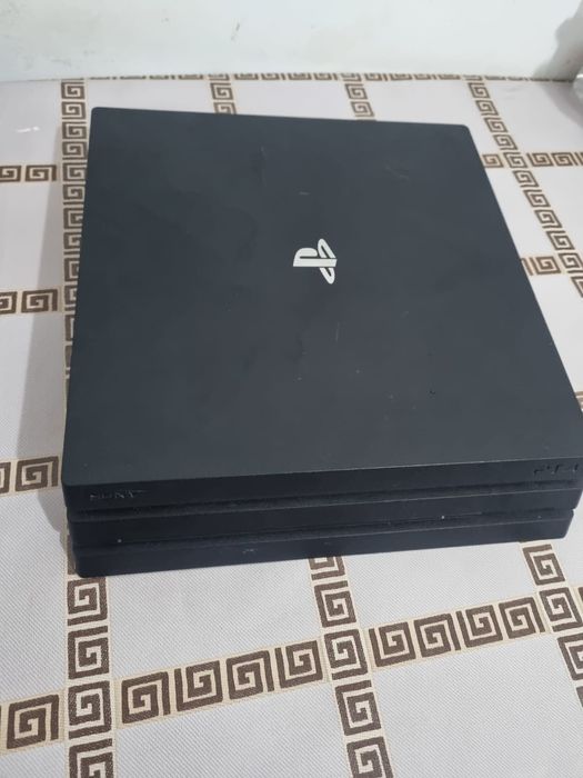 Vând PS 4 fara manete