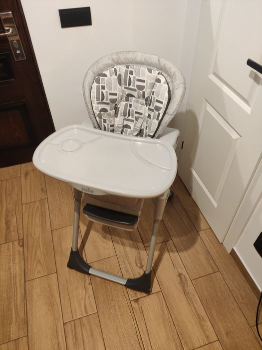 Scaun de masă Joie Mimzy Recline
Poate fi folosit încă de la naștere d